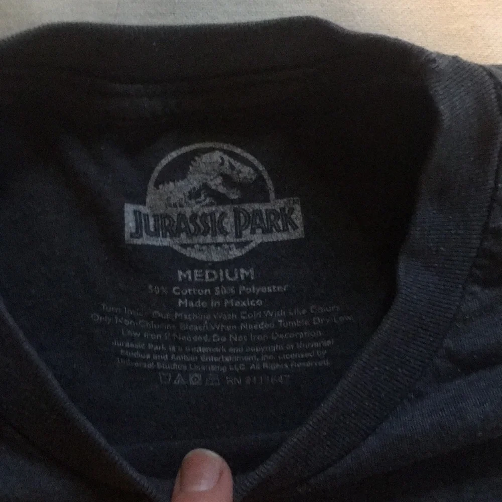 Jurassic Park T-shirt - Picture 2 of 2